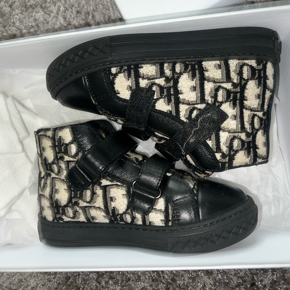 These are a size 24. I paid $600 for these. My son only wore them 2 times.